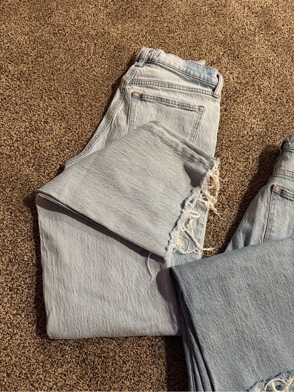 Women's Light Wash Distressed Straight-Leg Jeans